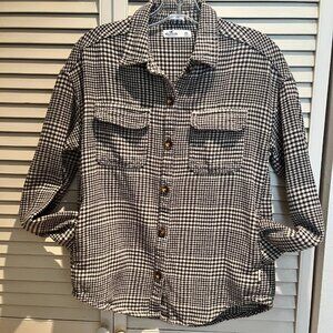 Hollister Boyfriend Fit Shirt Jacket XS Houndstooth Pattern Cream Brown
